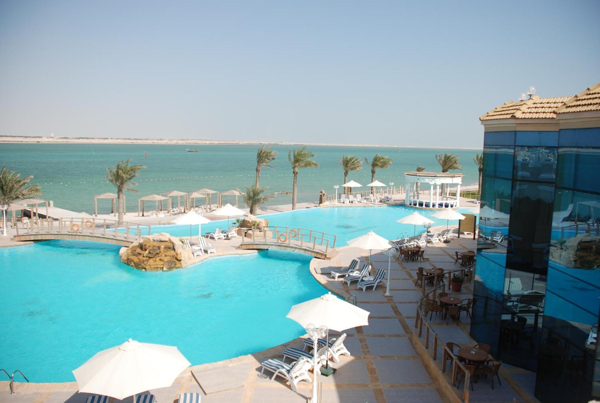 Tio Sea Resort Al Khor Exterior photo The pool at the Grand Hotel